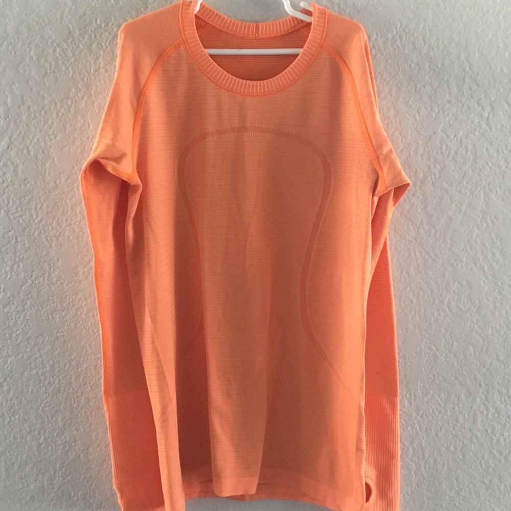 Closet clear out!! Lululemon Run Swiftly LS